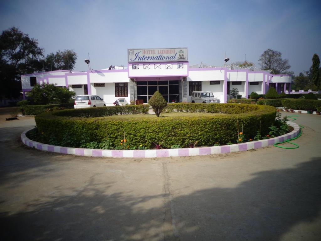 Hotel Lumbini International Bodh Gaya Exteriör bild