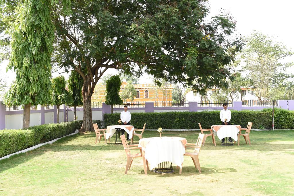Hotel Lumbini International Bodh Gaya Exteriör bild