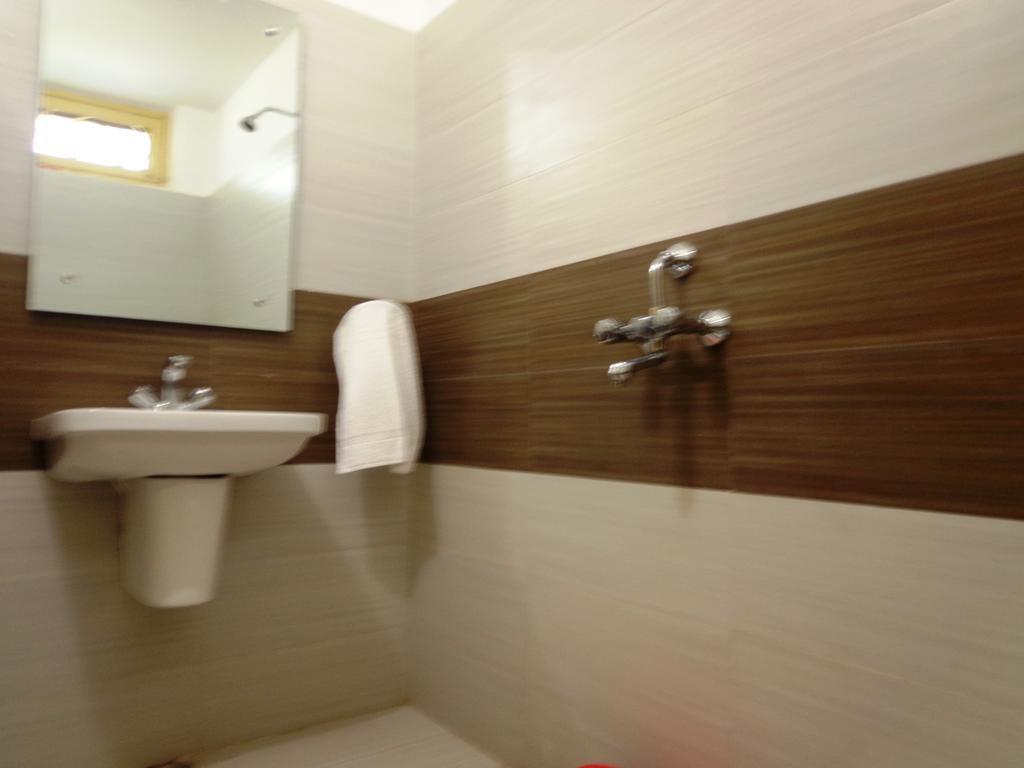 Hotel Lumbini International Bodh Gaya Exteriör bild