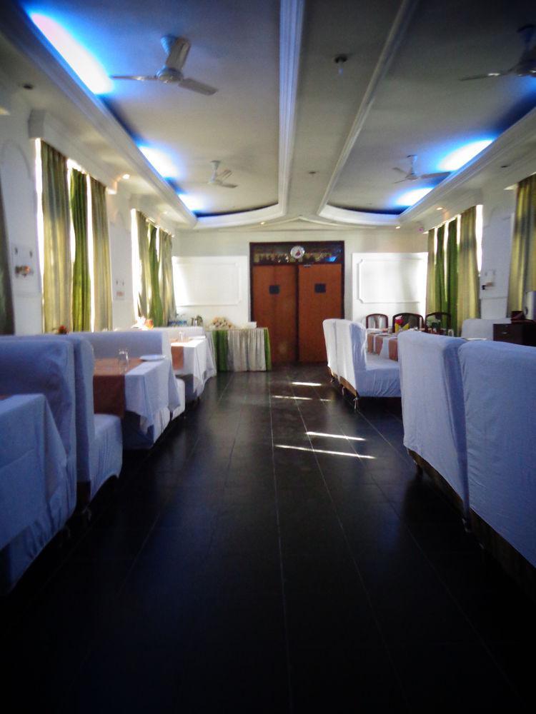 Hotel Lumbini International Bodh Gaya Exteriör bild