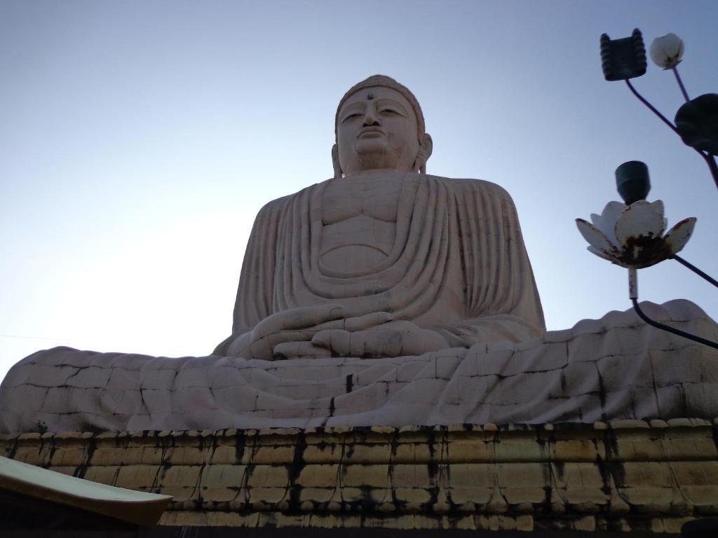 Hotel Lumbini International Bodh Gaya Exteriör bild