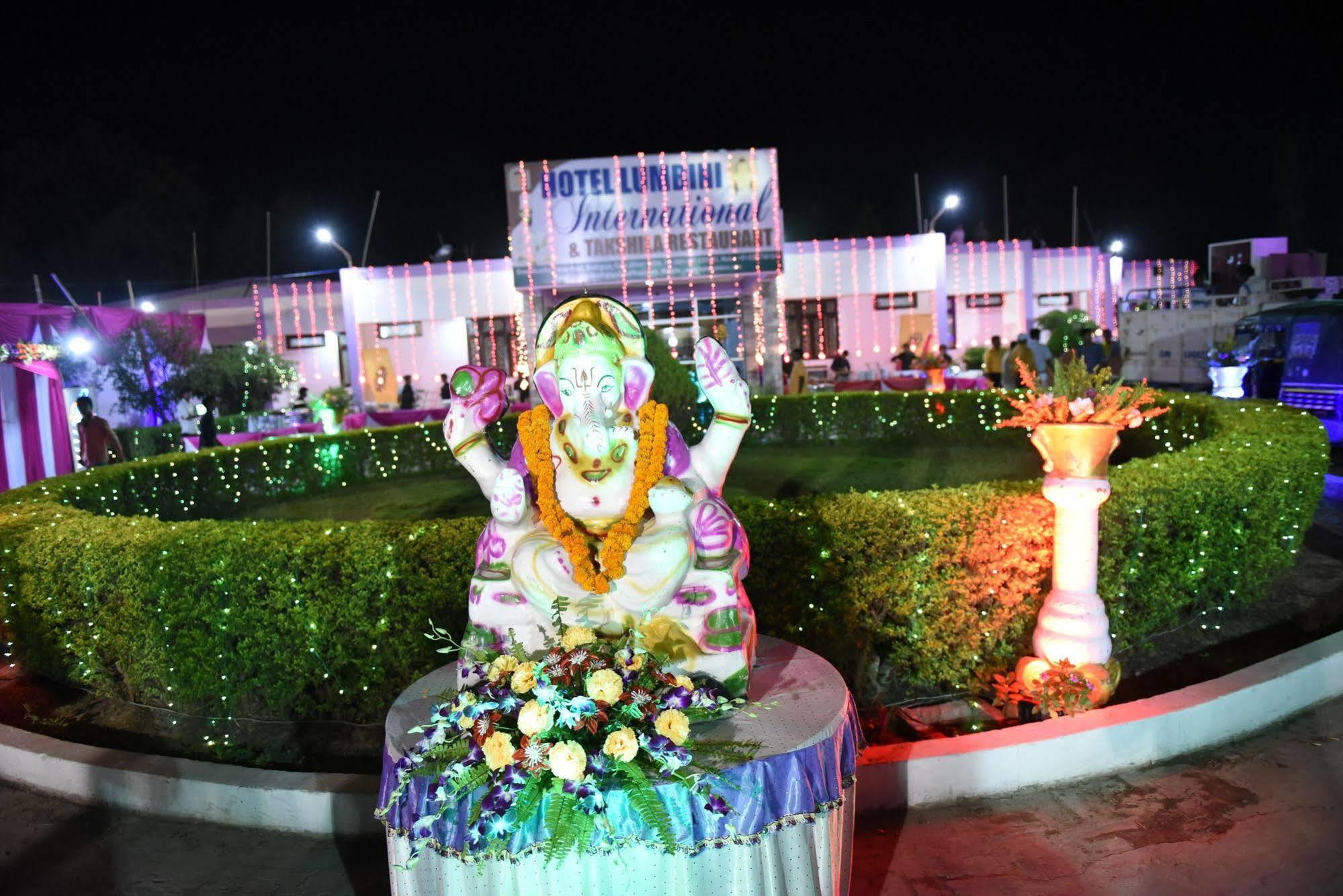 Hotel Lumbini International Bodh Gaya Exteriör bild