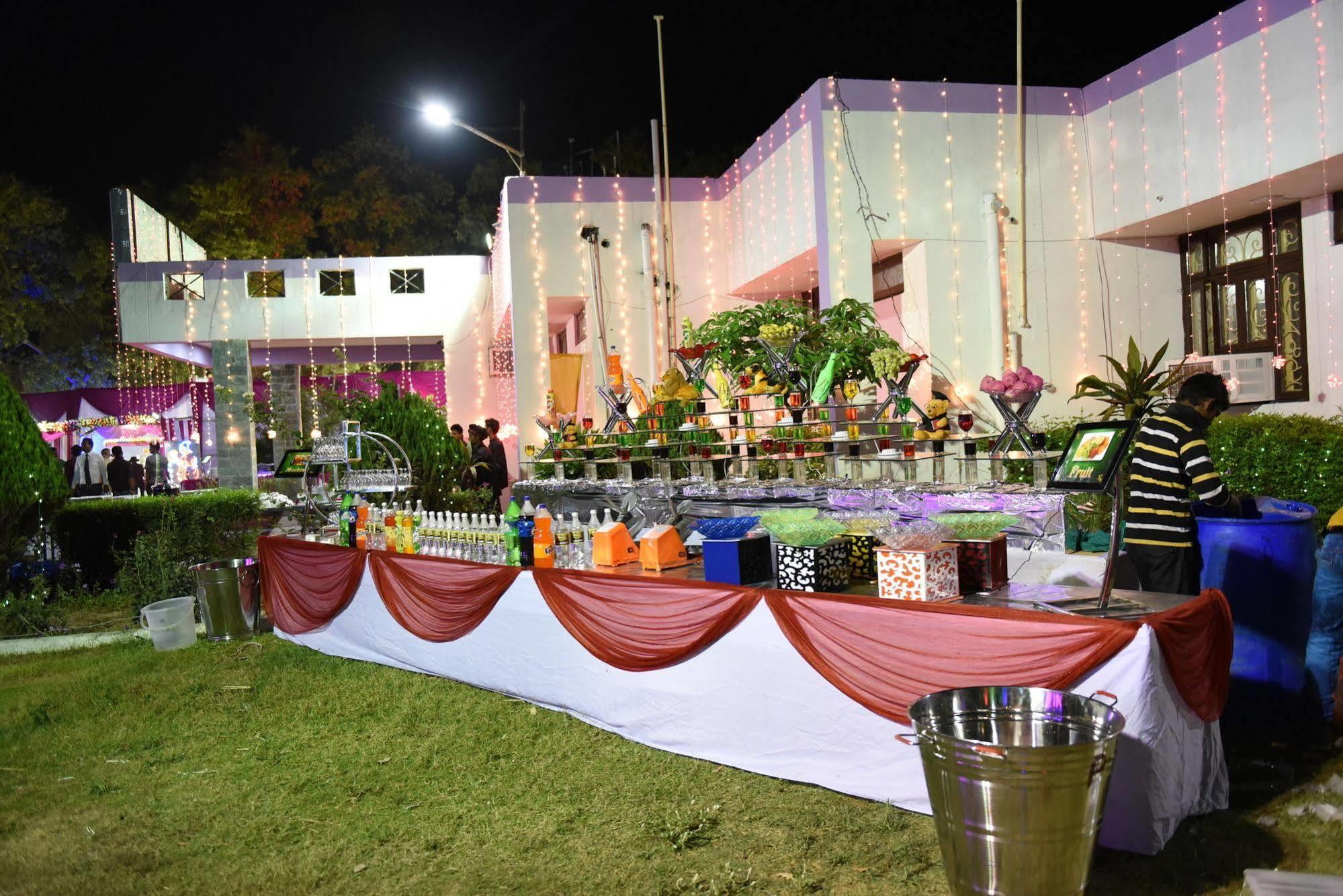 Hotel Lumbini International Bodh Gaya Exteriör bild